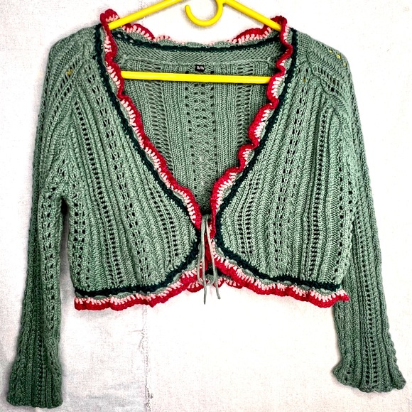 Y2K Cottage-core Crocheted Cardigan - Picture 4 of 5